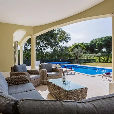 Family Recently Modernised To A High Standard Apartmán Quarteira