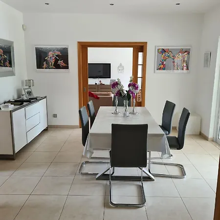 Family Recently Modernised To A High Standard Apartmán Quarteira