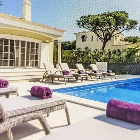 Family Recently Modernised To A High Standard Apartmán Quarteira