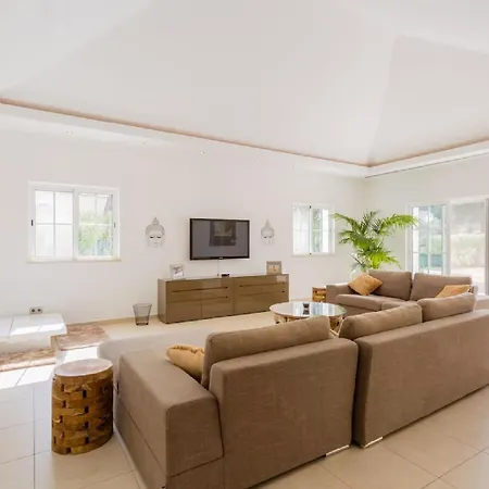 Family Recently Modernised To A High Standard Apartamento