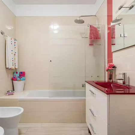 Apartamento Family Recently Modernised To A High Standard Quarteira