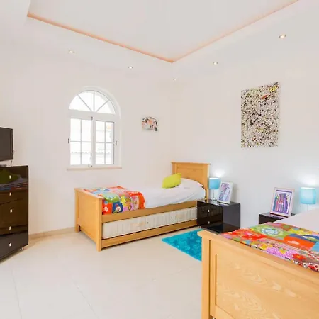 Apartment Family Recently Modernised To A High Standard *