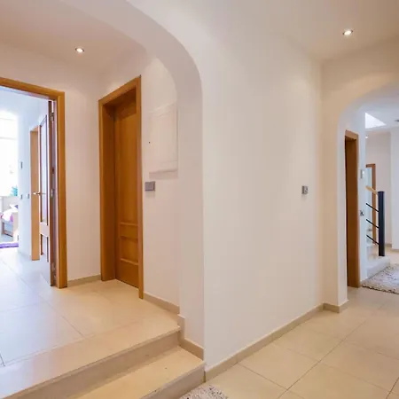 Family Recently Modernised To A High Standard Quarteira