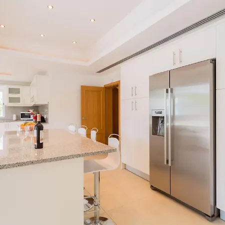 شقة Family Recently Modernised To A High Standard كوارتيرا
